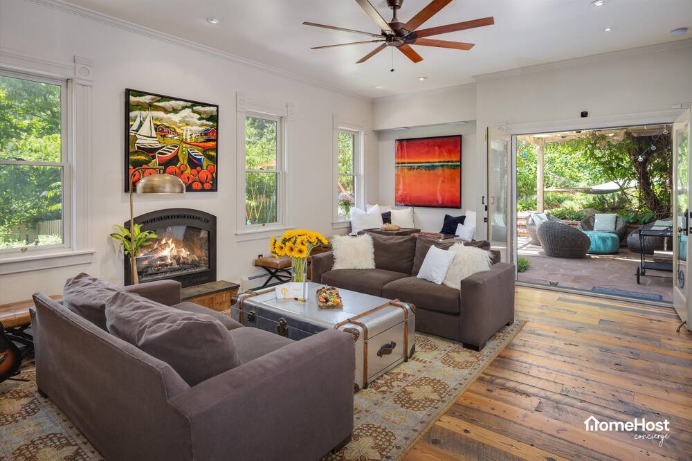 Photo of Livingroom in Mapleton Hill