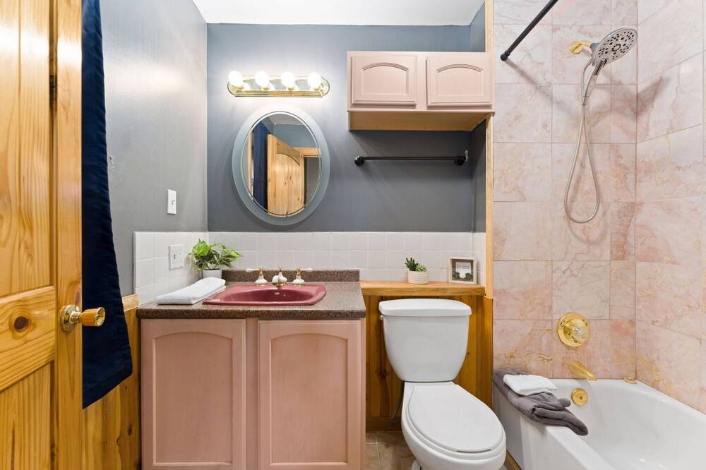 Photo of Bathroom in Aspen Park