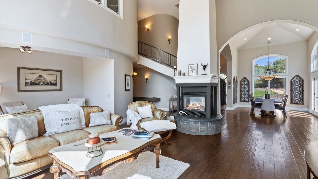 Photo of Livingroom in Loghill Village