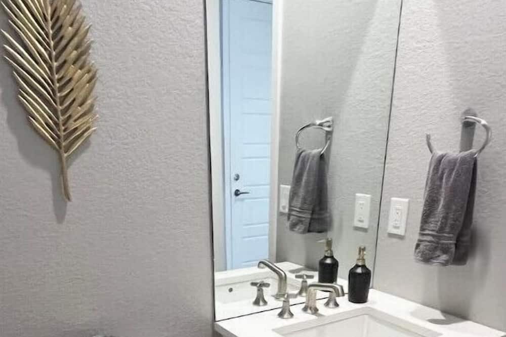 Photo of Bathroom in Dupont