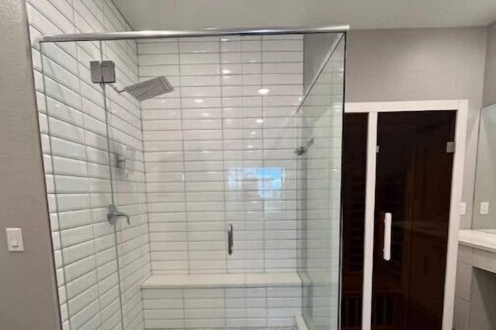 Photo of Bathroom in Dupont