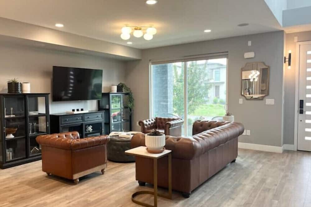Photo of Livingroom in Dupont
