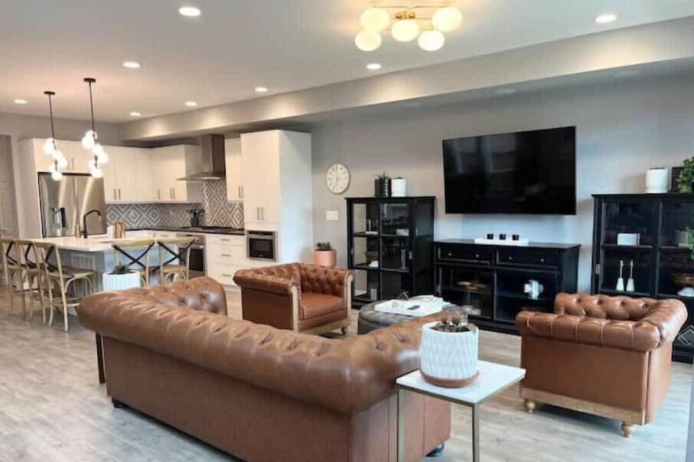 Photo of Livingroom in Dupont