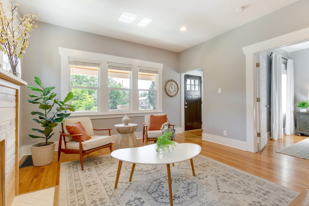 Photo of Livingroom in West Colfax