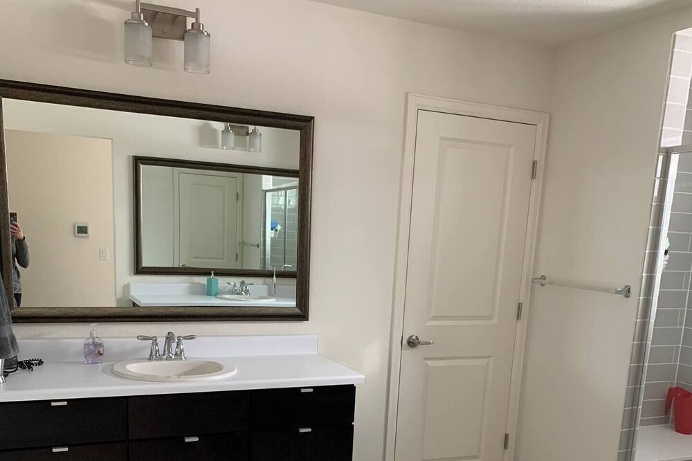 Photo of Bathroom in Golden