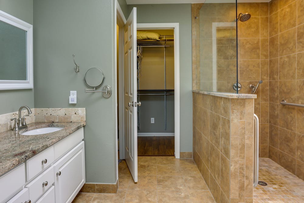 Photo of Bathroom in Stonegate