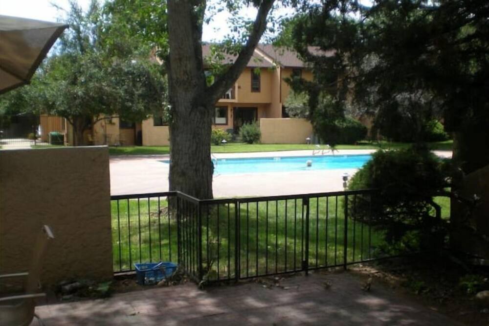 Photo of Outdoor in Glenwood Grove - North Iris