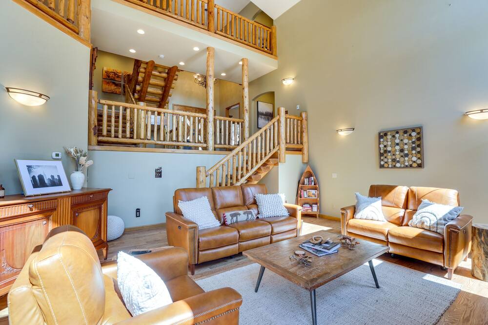 Photo of Livingroom in Hangen Ranch And M and B