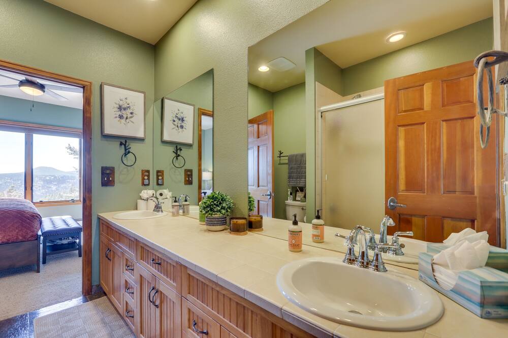 Photo of Bathroom in Hangen Ranch And M and B