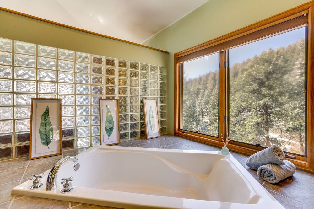 Photo of Bathroom in Hangen Ranch And M and B
