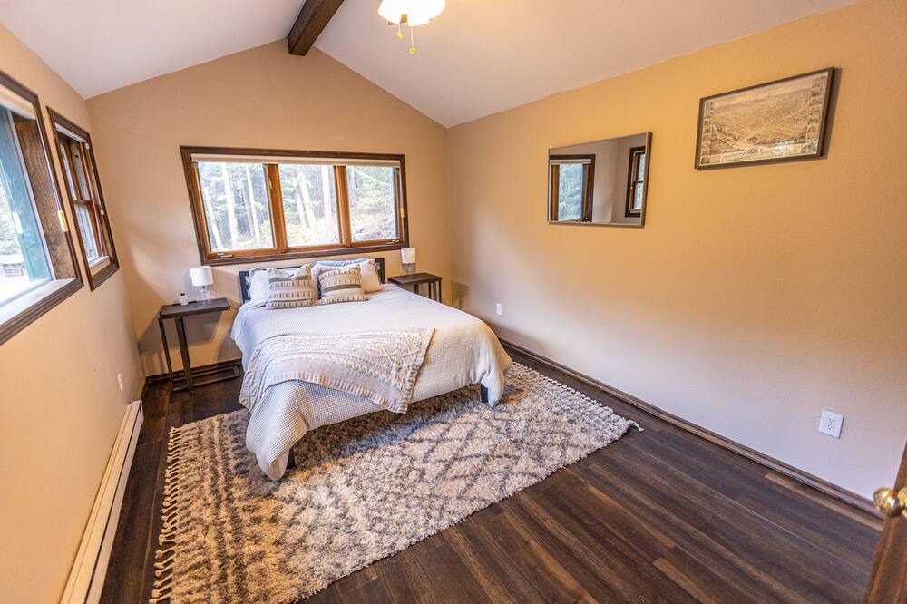 Photo of Bedroom in Jamestown