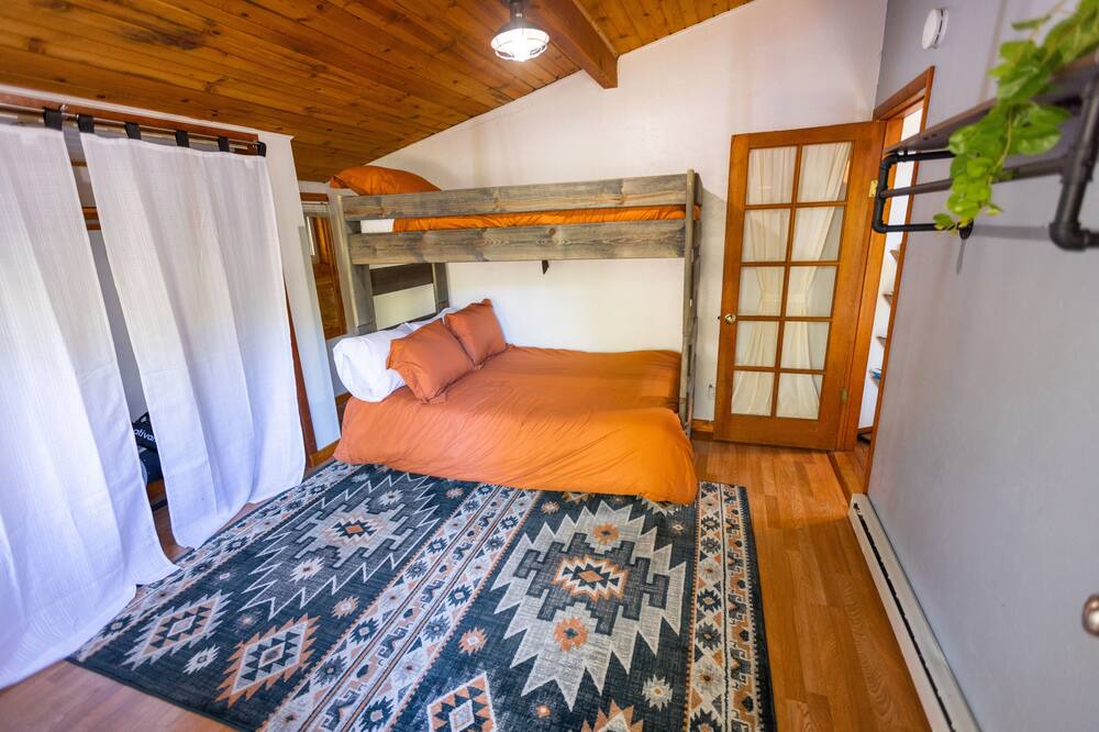 Photo of Bedroom in Jamestown