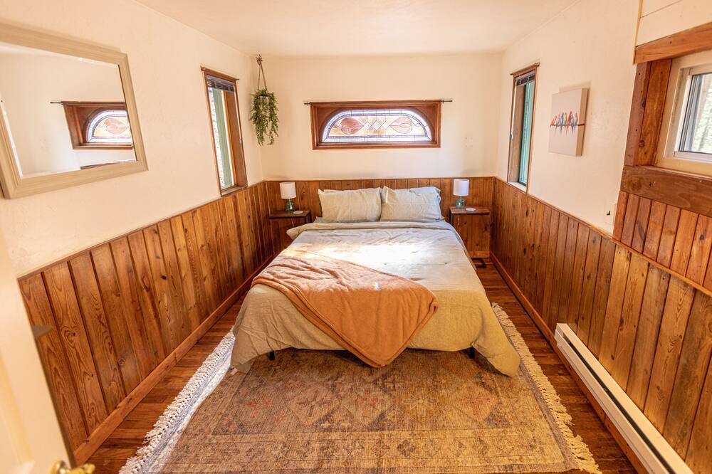 Photo of Bedroom in Jamestown