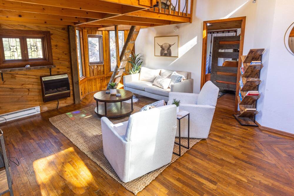 Photo of Livingroom in Jamestown
