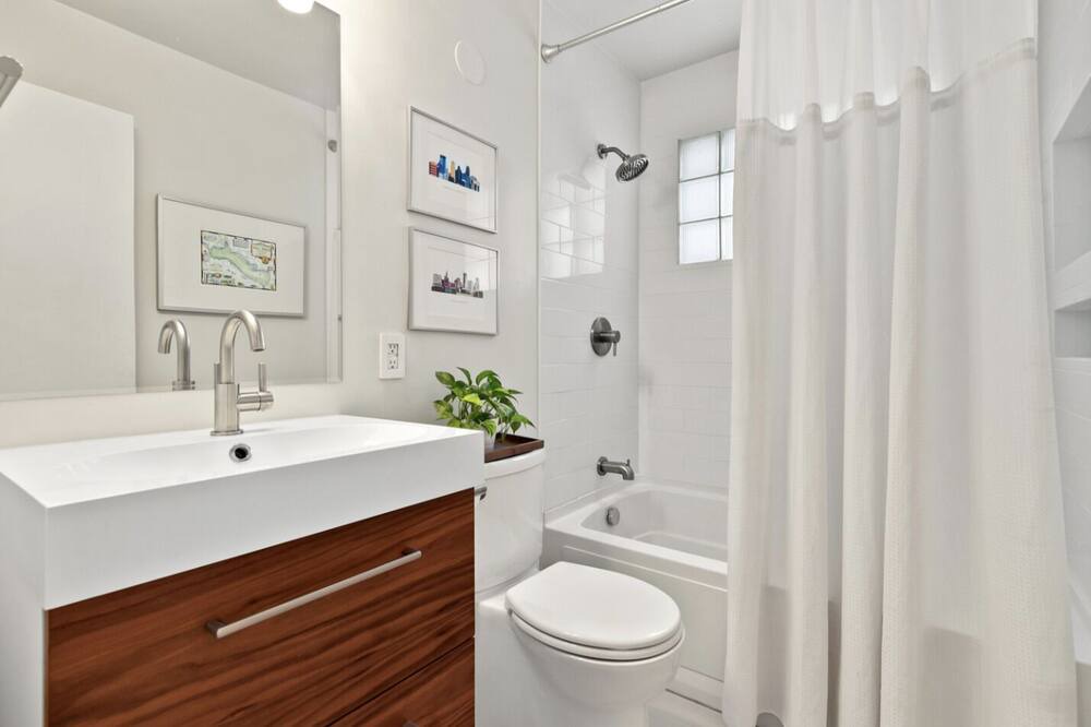 Photo of Bathroom in Barths