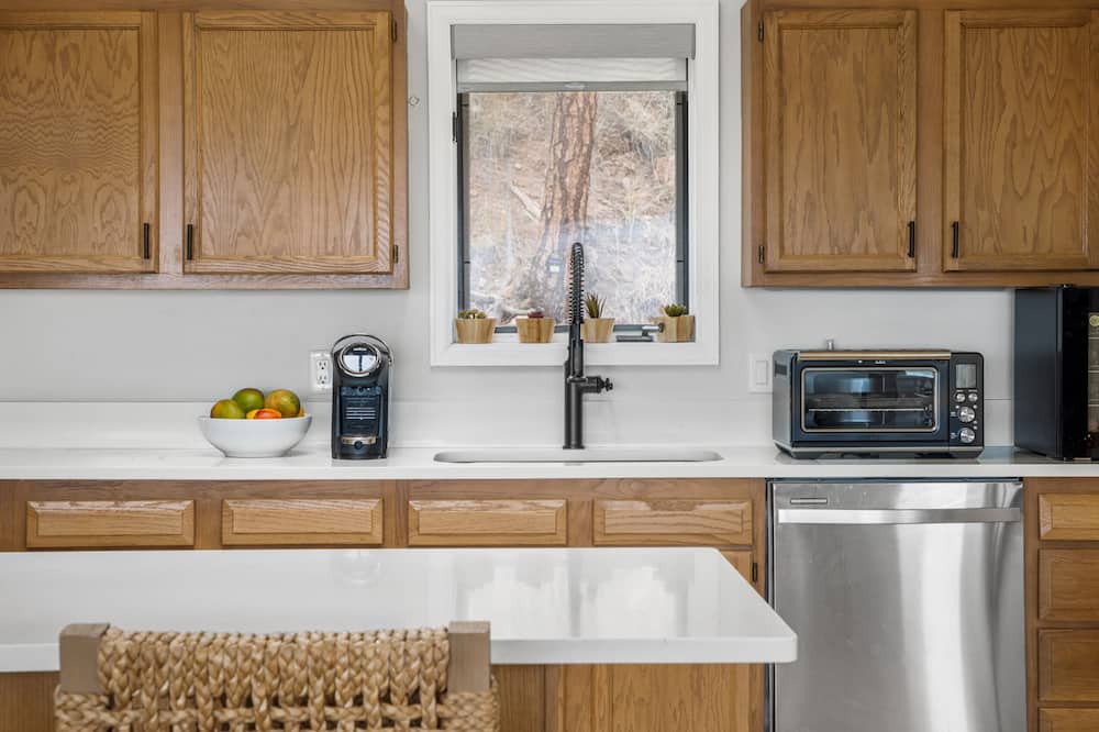 Photo of Kitchen in Richmond Hill Corridor