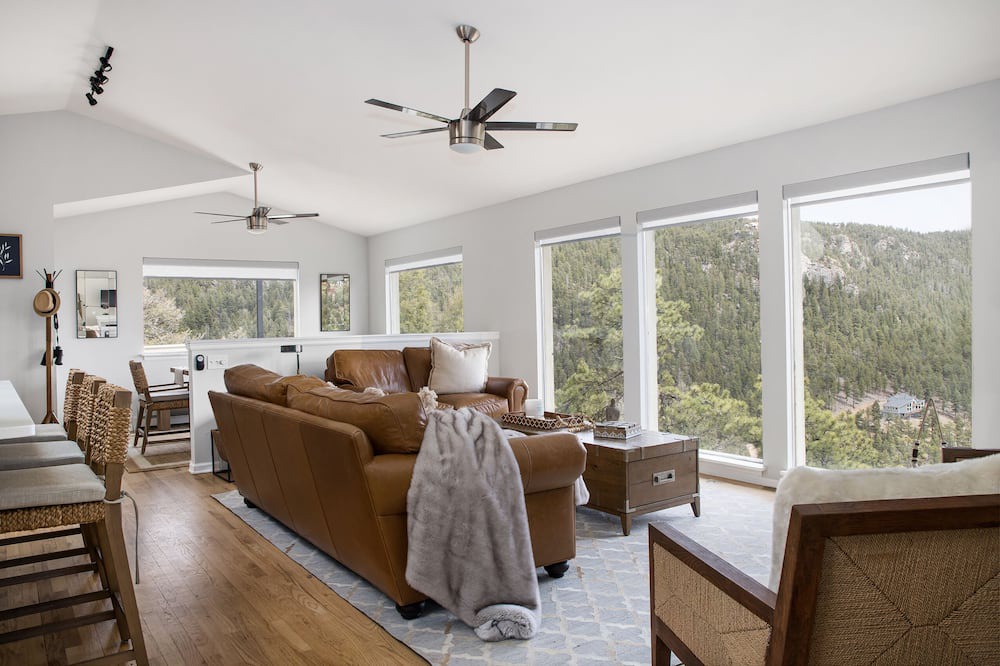 Photo of Livingroom in Richmond Hill Corridor