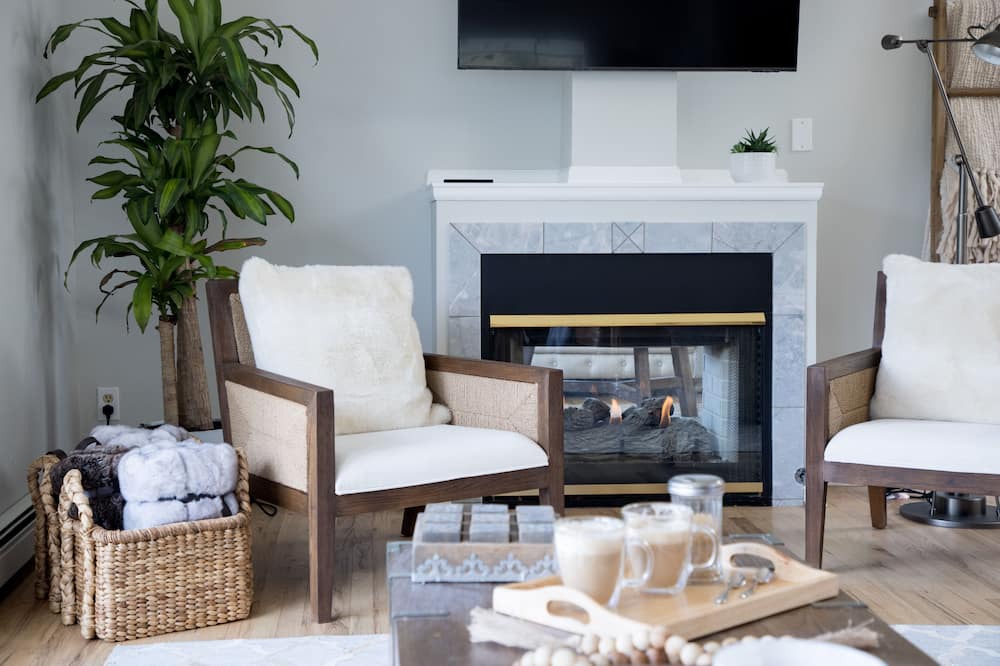 Photo of Livingroom in Richmond Hill Corridor