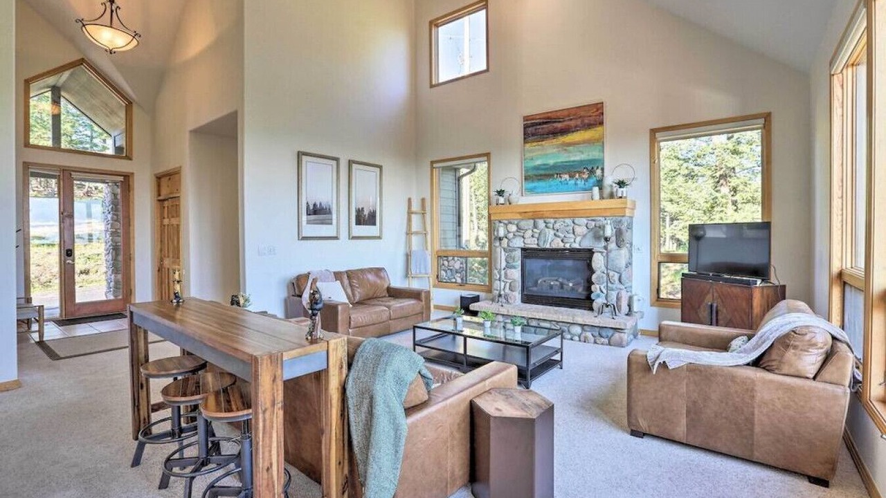 Photo of Livingroom in Evergreen