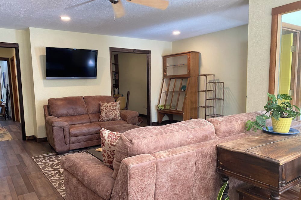 Photo of Livingroom in Fowler