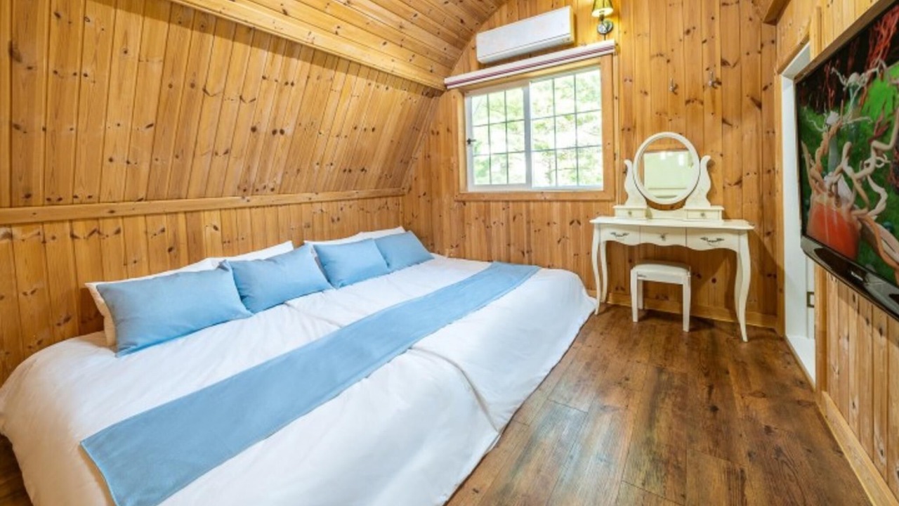 Photo of Bedroom in Buk