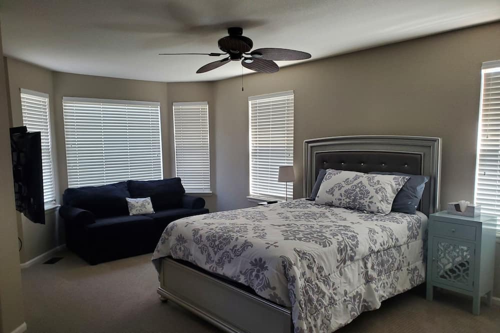 Photo of Bedroom in The Pinery