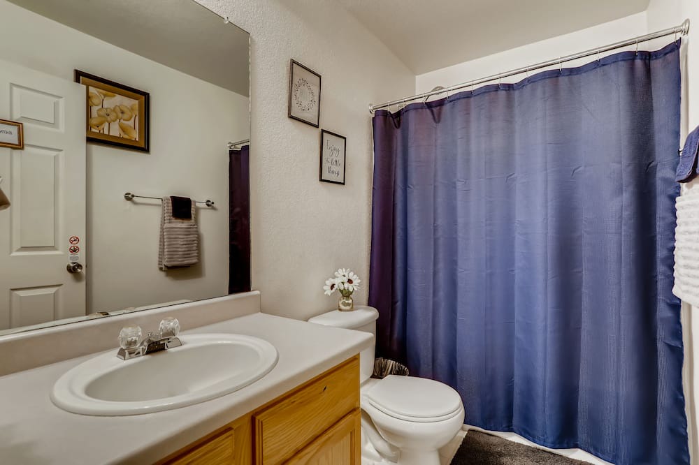 Photo of Bathroom in Green Valley Ranch