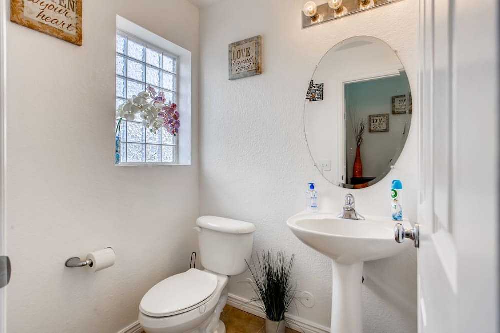 Photo of Bathroom in Green Valley Ranch
