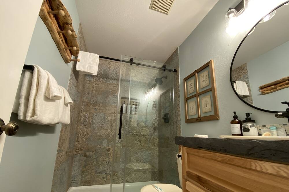 Photo of Bathroom in Rendezvous