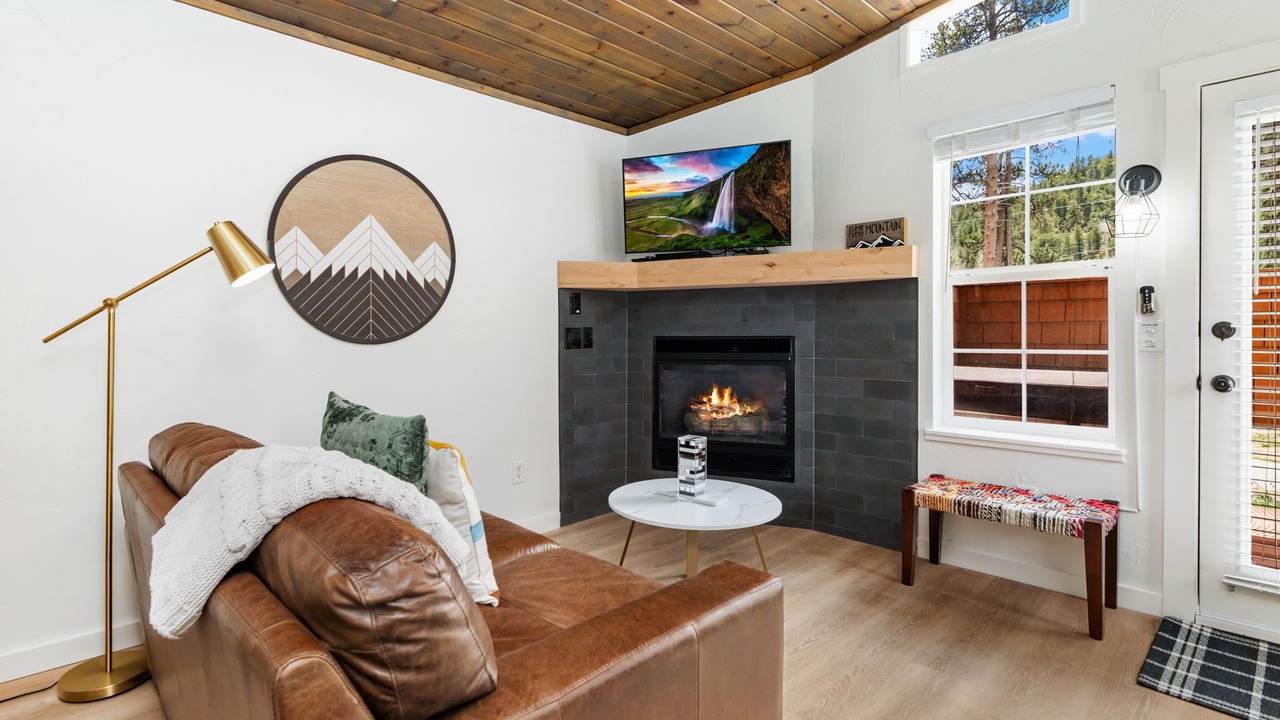 Photo of Livingroom in Fall River Estates