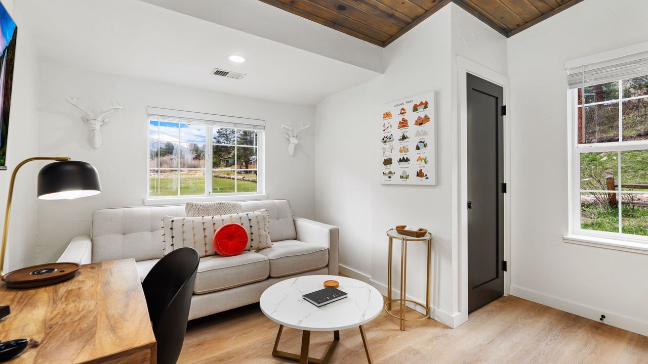 Photo of Livingroom in Fall River Estates