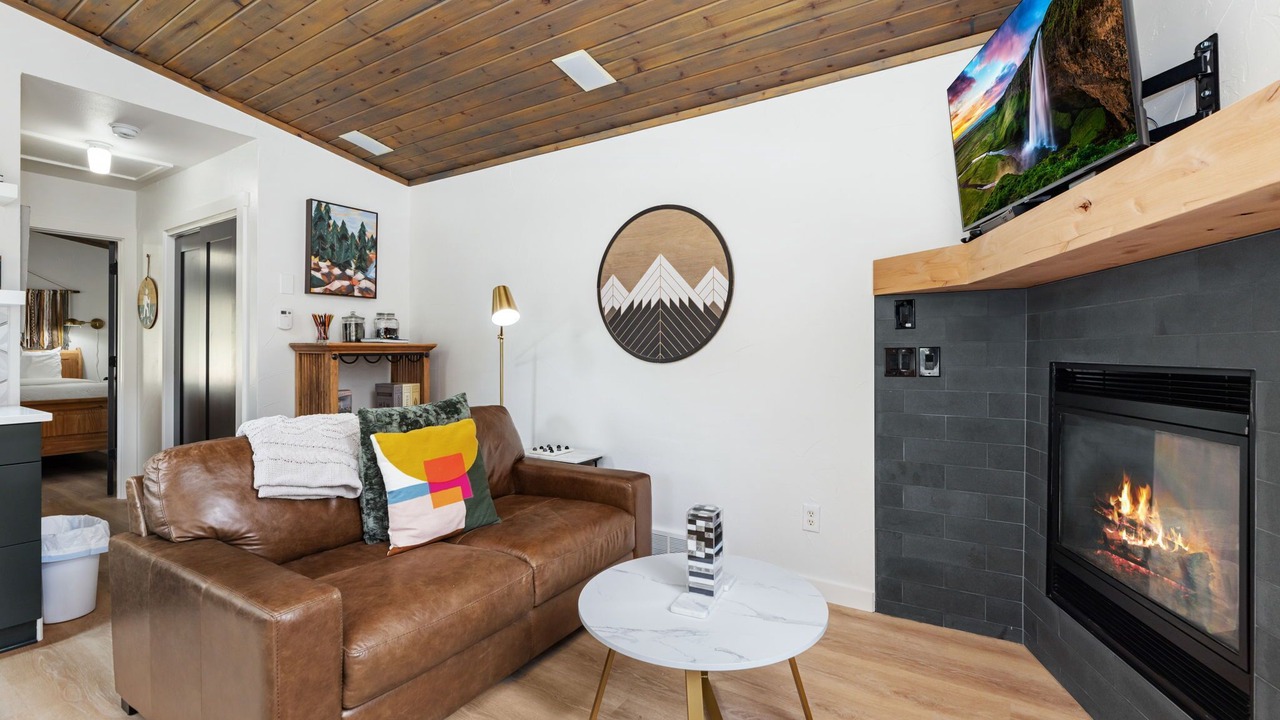 Photo of Livingroom in Fall River Estates