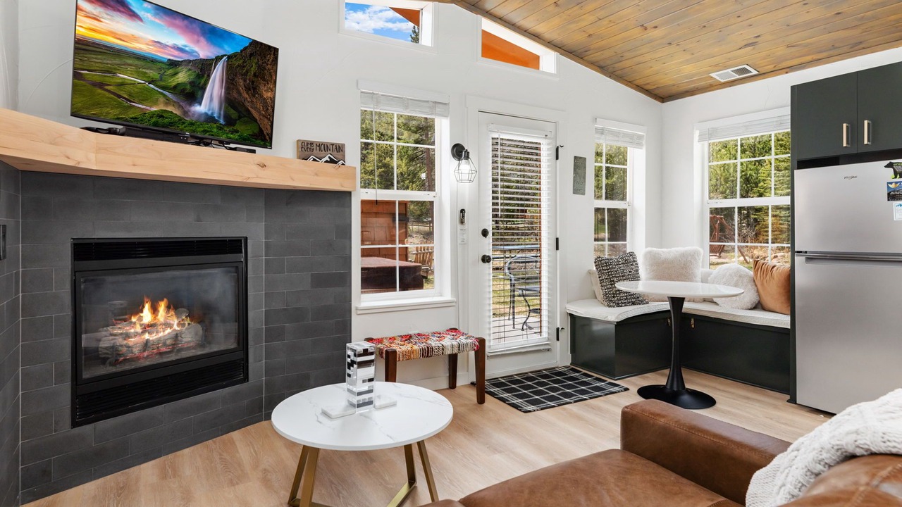 Photo of Livingroom in Fall River Estates