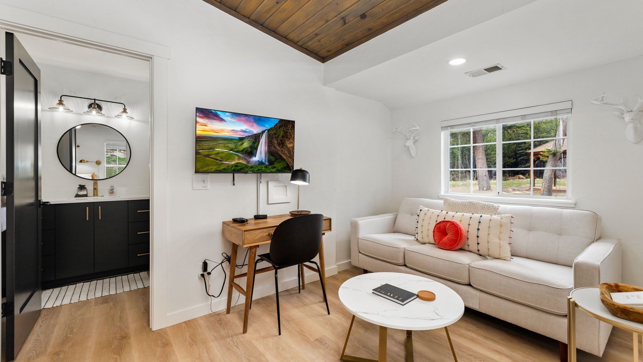 Photo of Livingroom in Fall River Estates