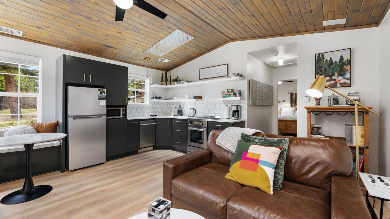 Photo of Livingroom in Fall River Estates