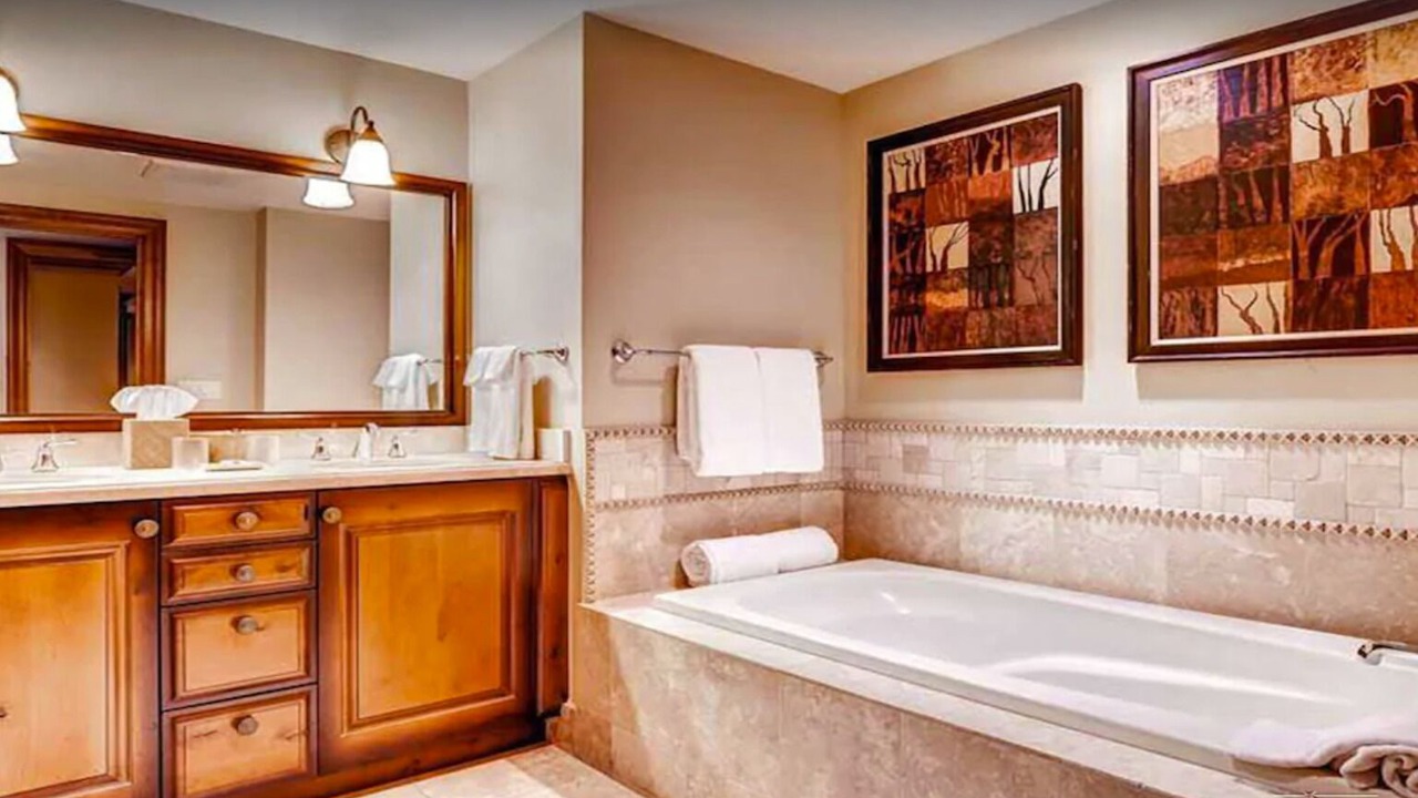 Photo of Bathroom in Highlands Townhomes