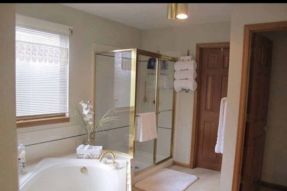 Photo of Bathroom in Lakewood