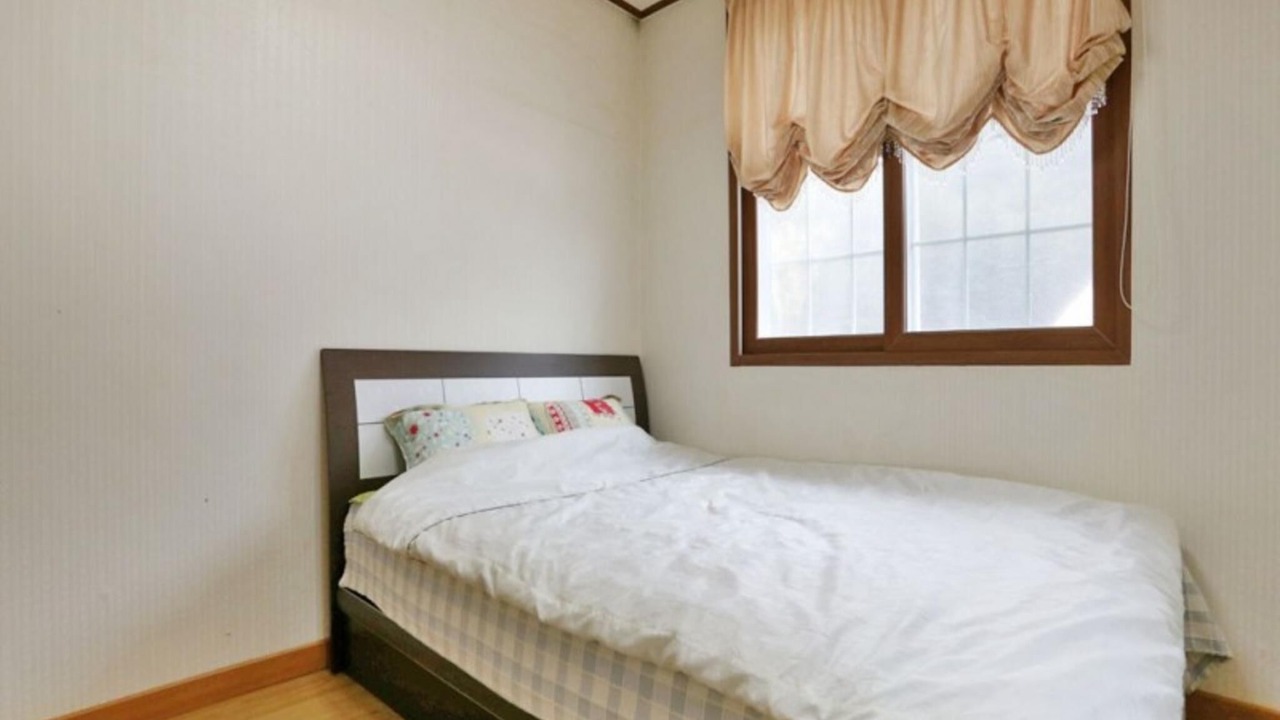 Photo of Bedroom in Buk