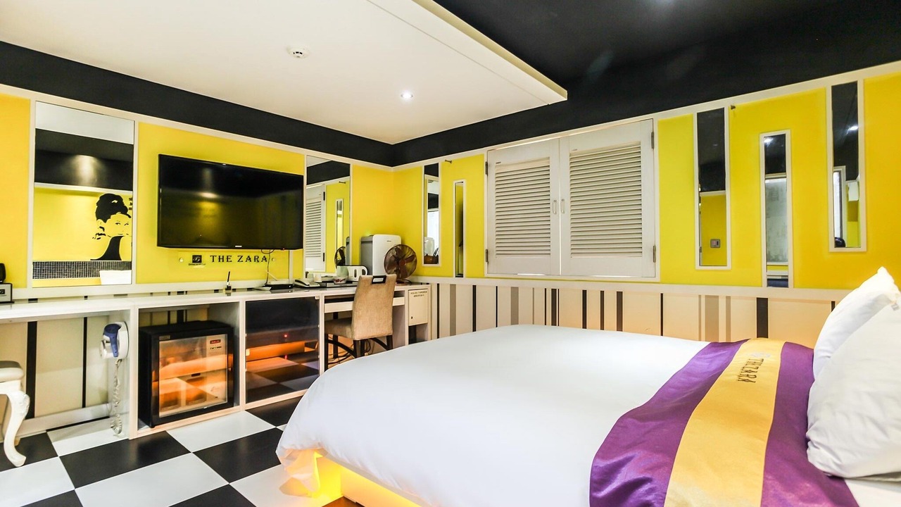 Photo of Bedroom in Downtown