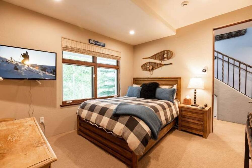 Photo of Bedroom in Highland Meadows