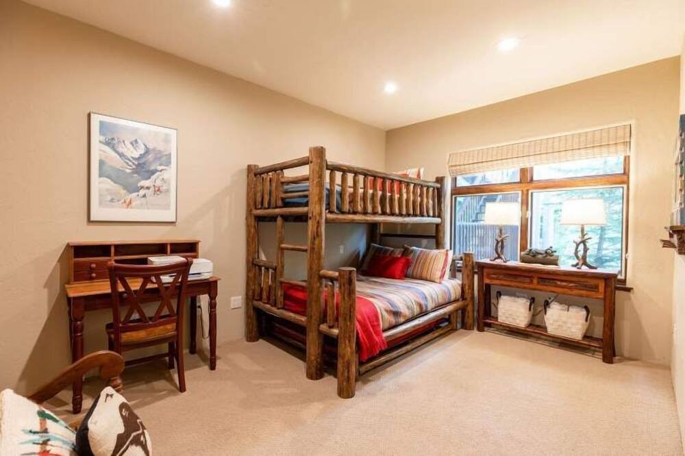 Photo of Bedroom in Highland Meadows