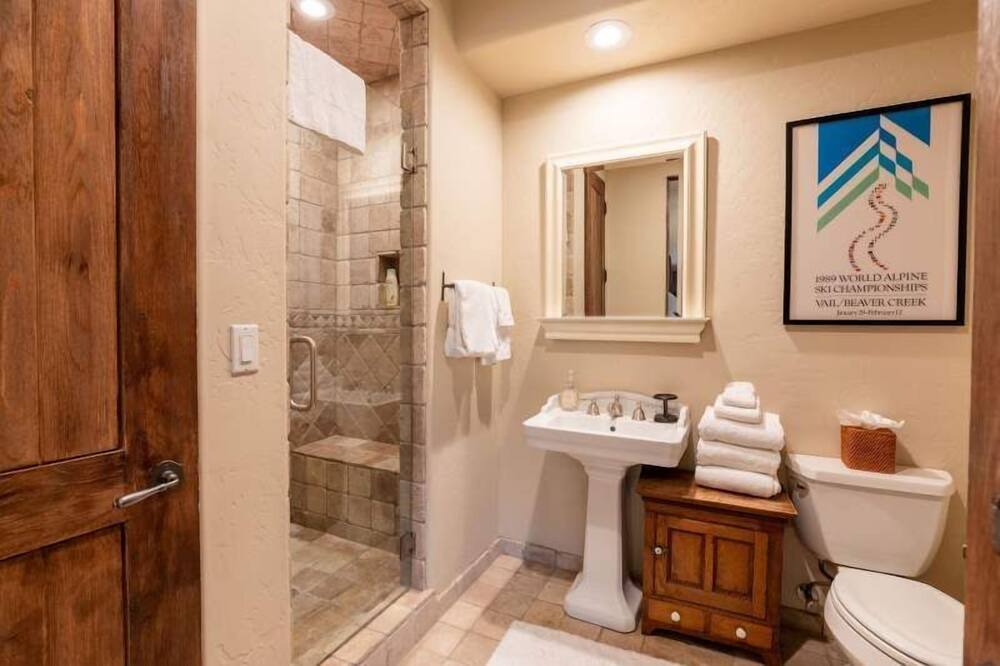 Photo of Bathroom in Highland Meadows