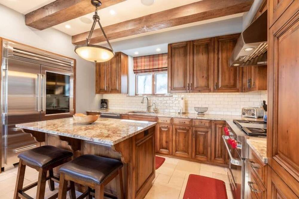 Photo of Kitchen in Highland Meadows