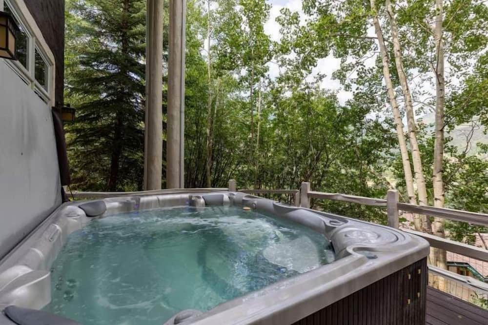 Photo of Outdoor in Highland Meadows