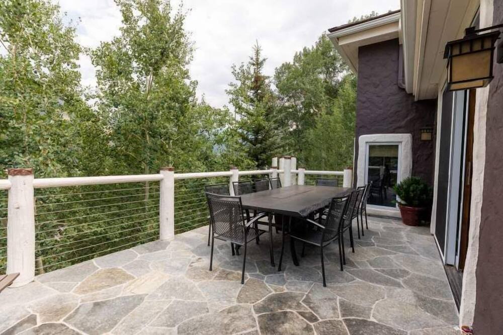 Photo of Outdoor in Highland Meadows