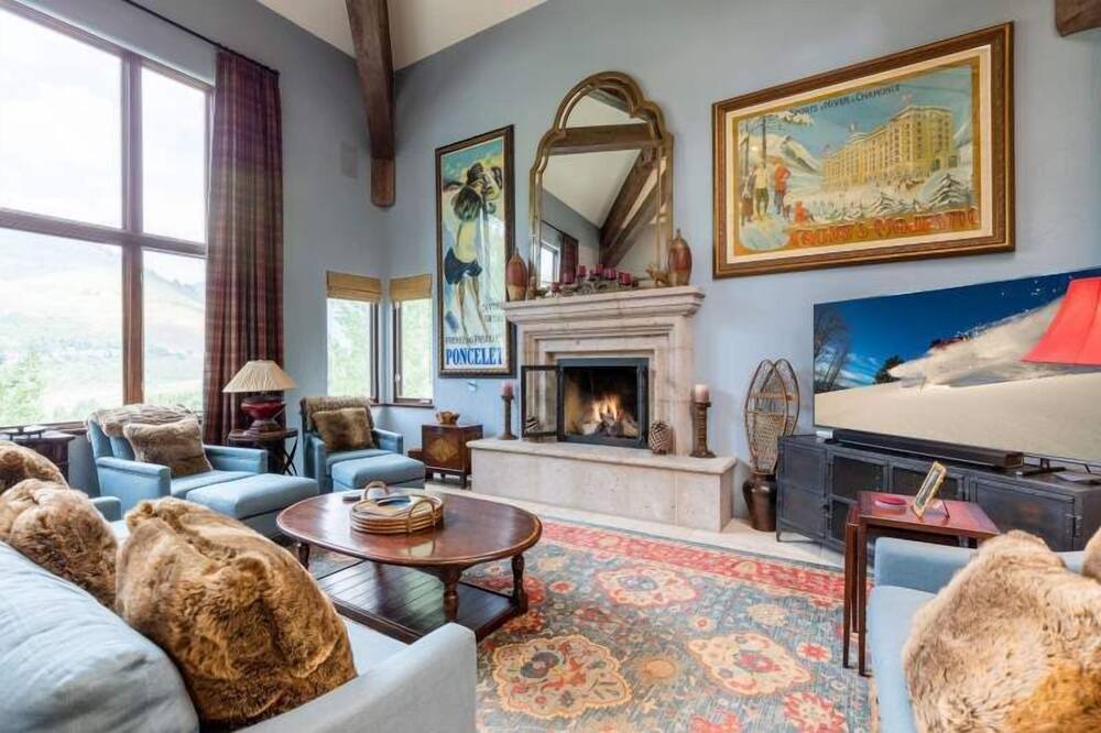 Photo of Livingroom in Highland Meadows