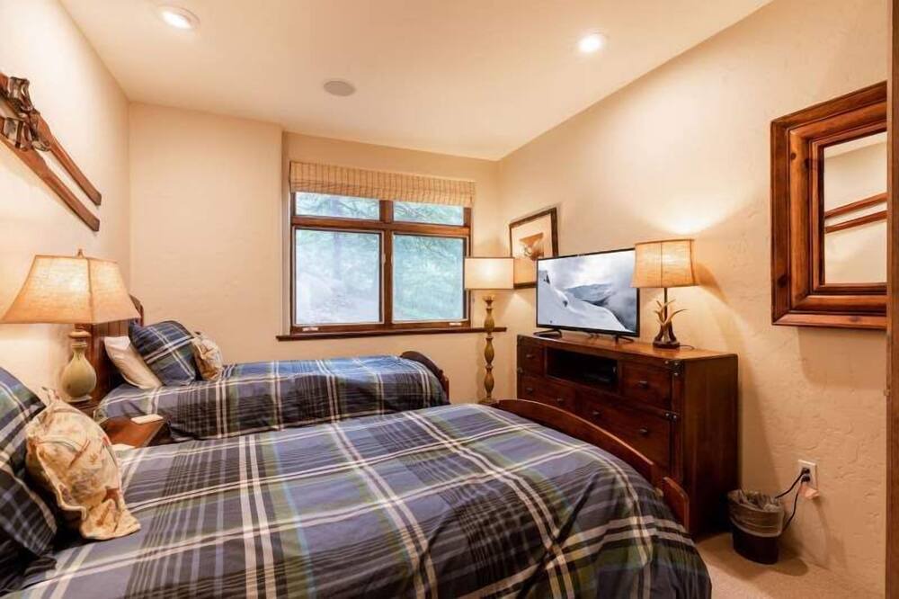 Photo of Bedroom in Highland Meadows