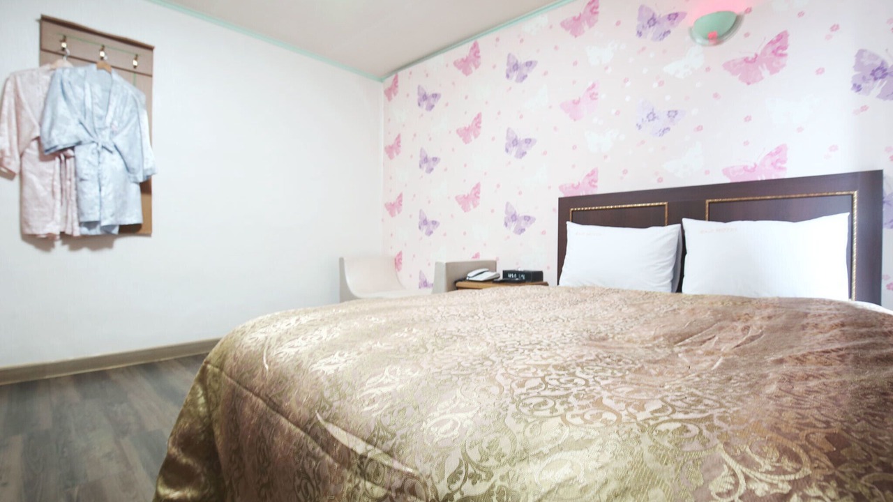 Photo of Bedroom in Ujong