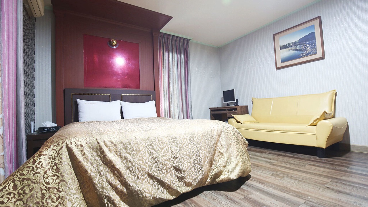 Photo of Bedroom in Ujong