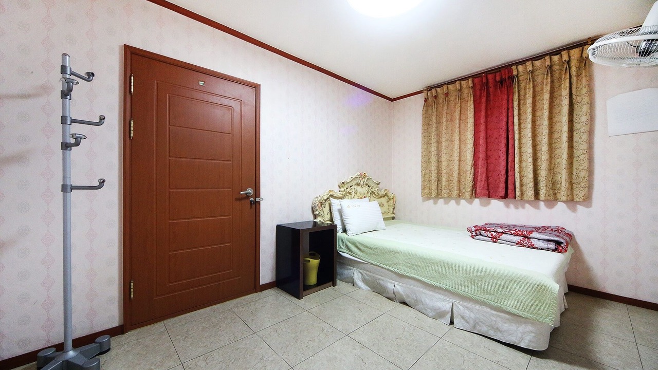 Photo of Bedroom in Chungmu